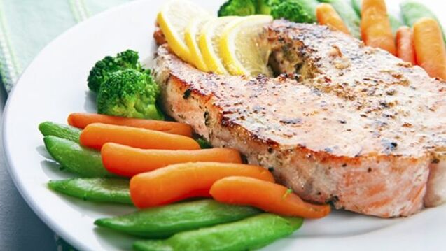 케톤 생성 식단을 위한 생선과 채소